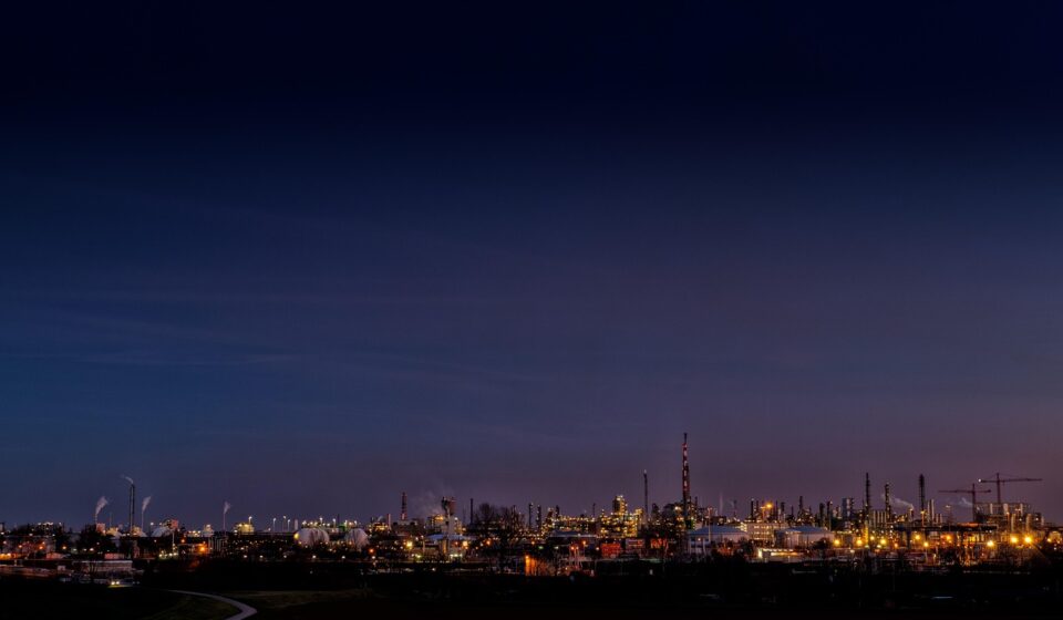 industry, factory, industrial plant, plant, industrial building, manufacturing, nature, generation, chemistry, city, light, lights, lighting, night, dark