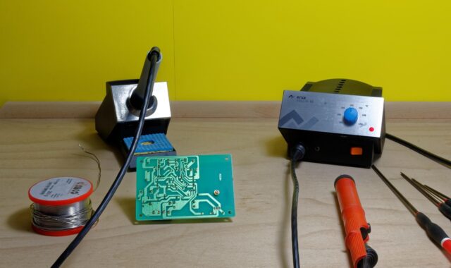 soldering, soldering station, tin, circuit board, electronics, electrical engineering, technology, circuit, electronics technician, trace, screwdriver, precision mechanics, soldering, soldering, soldering, soldering, soldering, soldering station, circuit