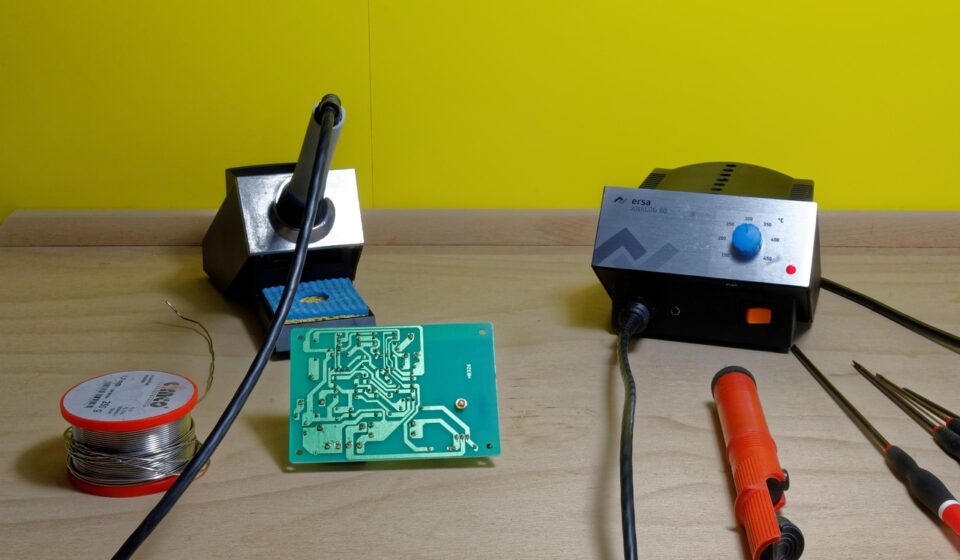soldering, soldering station, tin, circuit board, electronics, electrical engineering, technology, circuit, electronics technician, trace, screwdriver, precision mechanics, soldering, soldering, soldering, soldering, soldering, soldering station, circuit