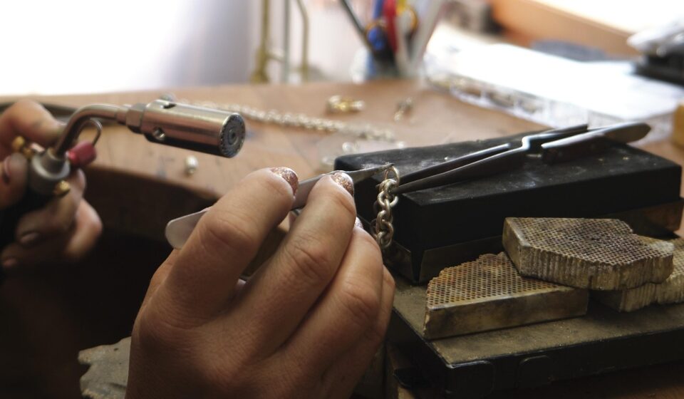jewellery, soldering, chain, goldsmith, handwork, precision, sensitivity, dexterity, finger, hand, flame, chain links, goldsmith, goldsmith, goldsmith, goldsmith, goldsmith