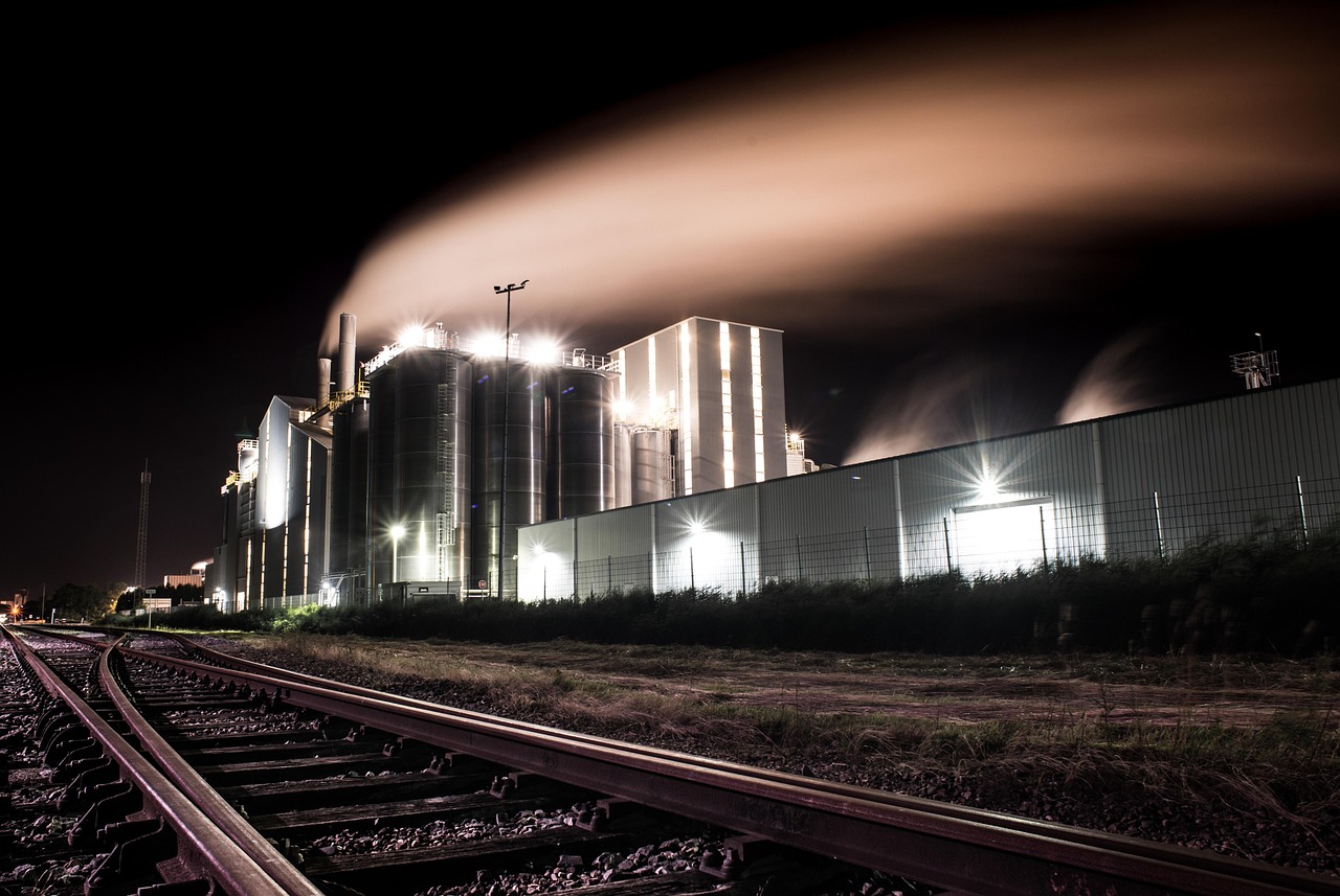 factory, night, smoke, industry, plant, industrial, metal, technology, production, manufacturing, environment, tower, steel, construction, gas, power, business, energy, chemical, chemistry, building, chimney, nature, petrochemical, pollution, oil, storage, rails