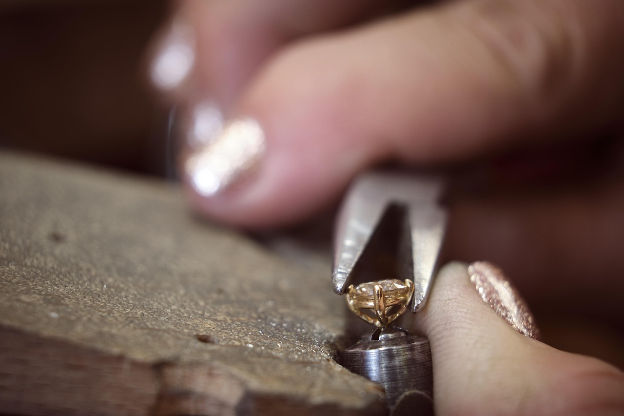 jewellery, brilliant, stud earrings, version, goldsmith, infect, handwork, precision, sensitivity, dexterity, finger, take, pliers, goldsmith, goldsmith, goldsmith, goldsmith, goldsmith