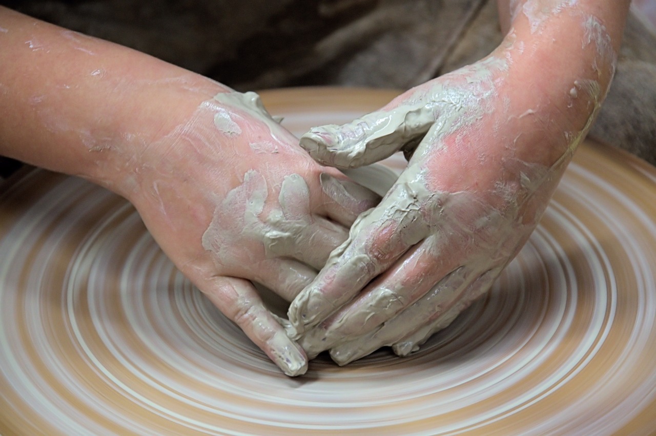 hub, hands, handwork, potters, schlicker, rotate, art, unique, manufacturing, potter's wheel, tonkunst, arts and crafts, to form, pottery, potter, shell, pottery, pottery, pottery, pottery, pottery, potter