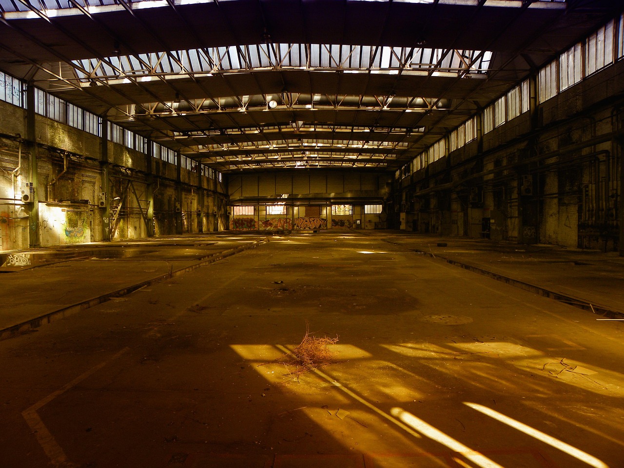 industrial hall, factory building, hall, factory, ruin, industry, expired, old factory, building, abandoned, cologne, deutz ag, deutz factory, khd, lost place