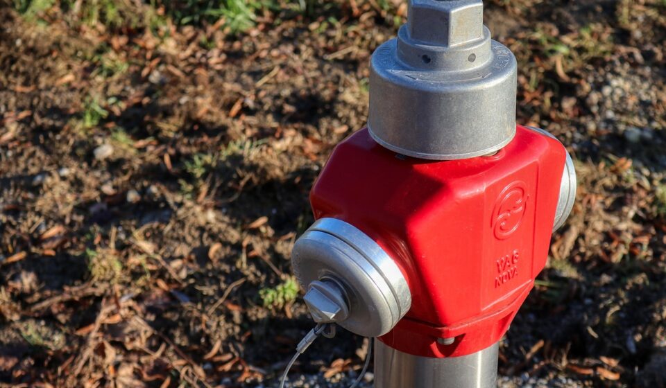 hydrant, watering hole, fire fighters, fire fighting water supply, water tap, water hydrant, fire fighting, red, nature, water supplier, water withdrawal, fire hydrant, water, infrastructure