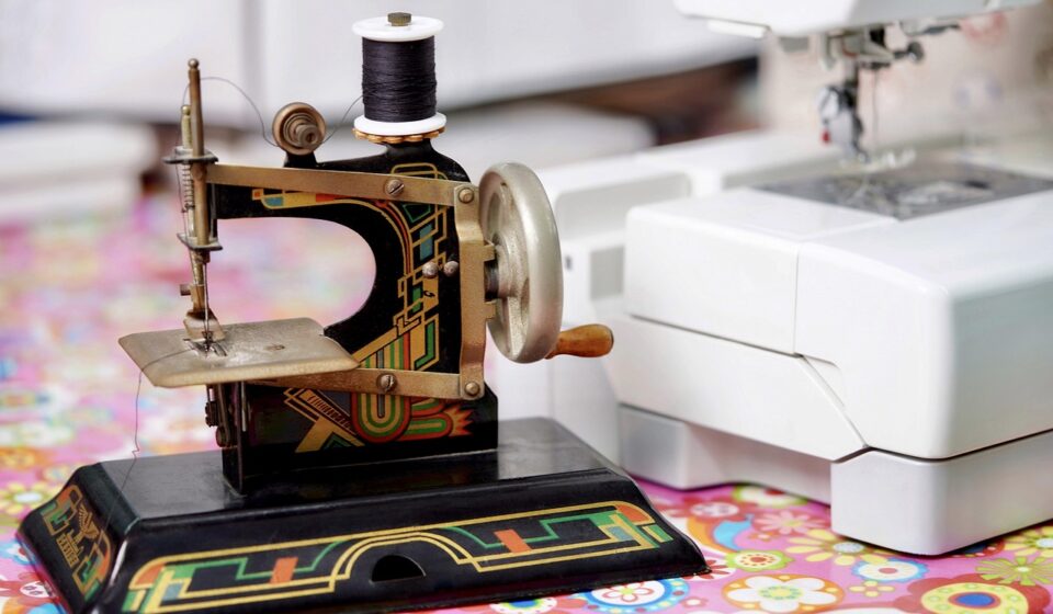 hobby, vintage, sew, child, girl, sewing machine, children's sewing machine, old, children, toy, antiquity, handwork, sewing machine, sewing machine, sewing machine, sewing machine, sewing machine