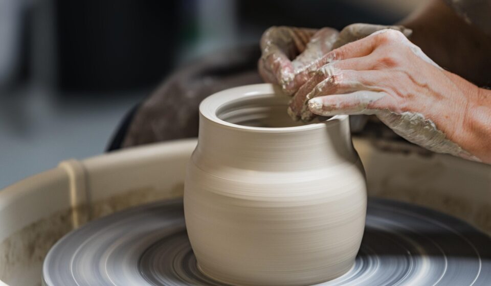 volume, potters, pottery, hub, rotate, to form, craft, ceramic, art, arts and crafts, decor, pots, pot, vase, hobby, pottery, pottery, pottery, pottery, pottery